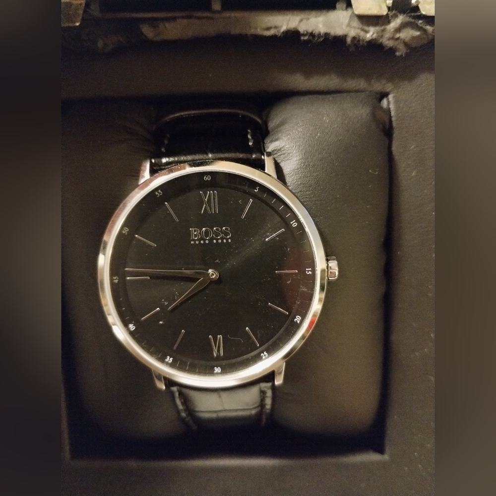 Hugo Boss men's Quartz Analog Watch with black leather strap 1513647 . EUC. - Picture 2 of 9